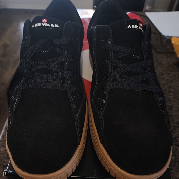 Men Black Suede Airwalk Shoes - Picture 4 of 5